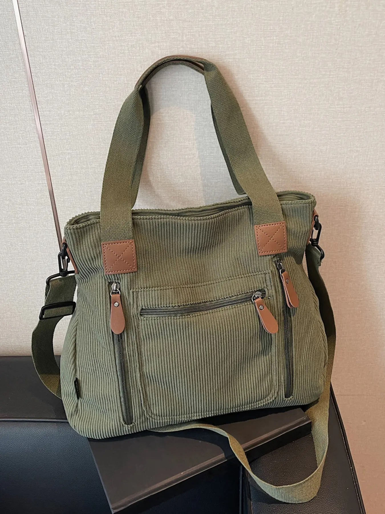 A casual practical Crossbody Tote Bag, a versatile shoulder bag with multiple zipper compartments, convenient to carry, suitable for daily commuting, short distance travel, shopping, Everyday bags