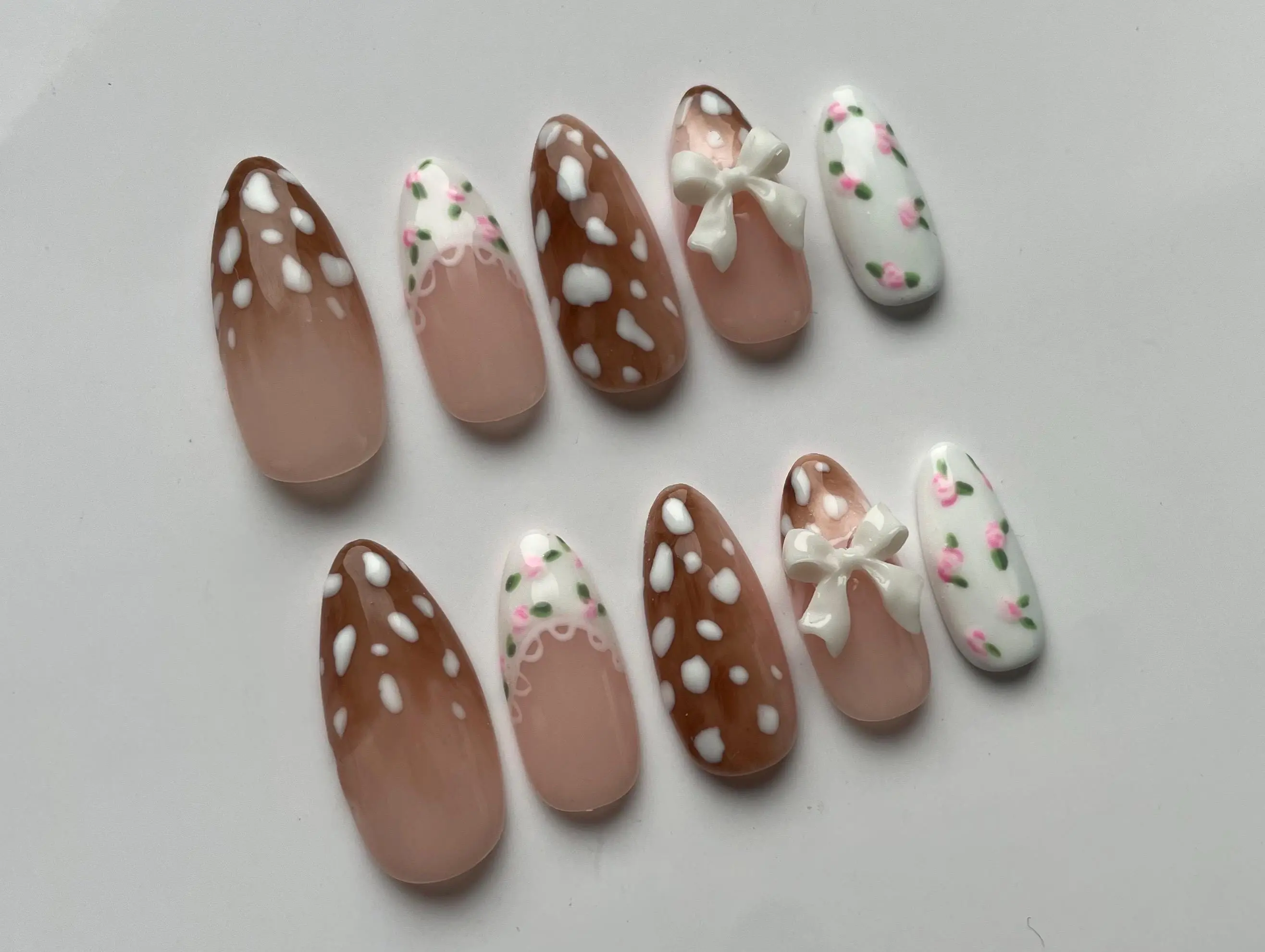 Handmade Deer Print Press On Nails, Cute Fawn Inspired Fake Nails, Trendy Animal Pattern Full Cover Reusable Manicure Set