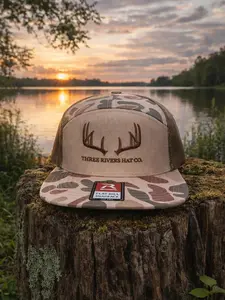 Whitetail Deer Hunting Snapback Hat Flat Bill Camo Trucker Cap Outdoor Hunter Hat Deer Rack Hat Gift for Men Dad