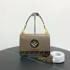 Pre-owned FENDI Leather Shoulder Bags 7.8'' R14359 Shoulder Bag C6844427790 0410 T3 Mia