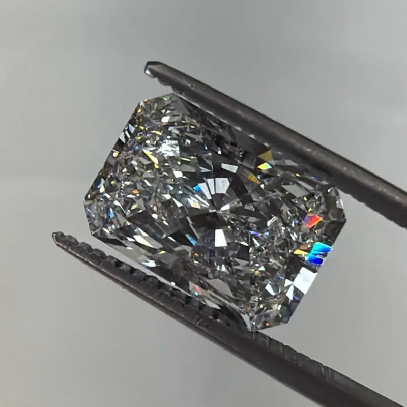 IGI Certified 5.23ct Lab-Grown Diamond, Radiant Cut with F/VVS2 Clarity, Loose Gemstone for Engagement Rings & Statement Pieces, Lab-Created