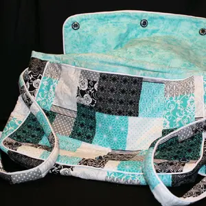 Trendy Patchwork bakeware cover/carrying bag with Teal and Black Patterns, Ideal for Everyday Use, Durable and Stylish Design
