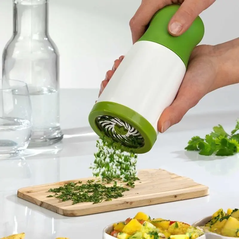 Compact Plastic Household Kitchen Food Processor - Multifunctional Tool for Cilantro Chopping, Spice Mincing, Garlic Preparation