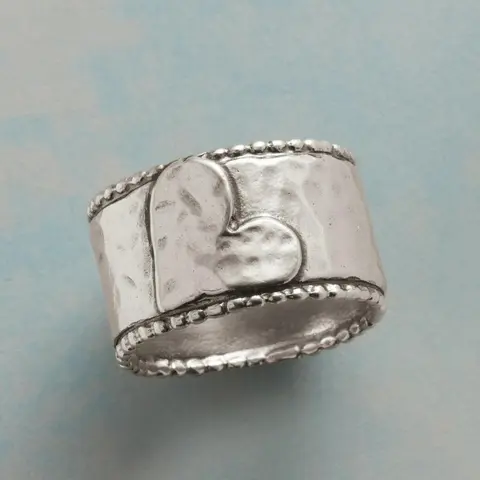 Vintage Wide Heart Ring, Unisex Couple Jewelry, Simple Daily Wear, Retro Style, Perfect for Couples, Unique Personality Ring, Heart Shaped Ring, Statement Rings, Beautiful Rings, Fashionable Jewelry