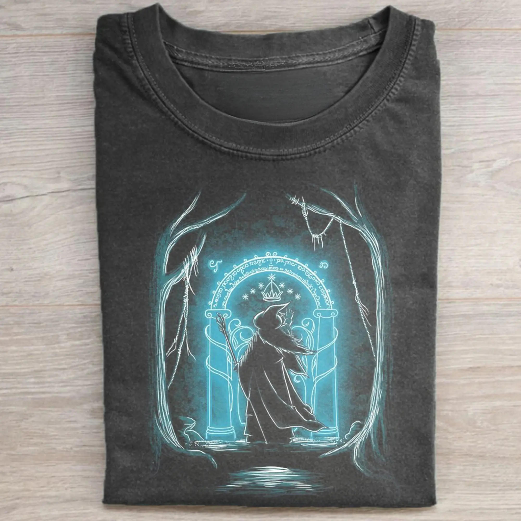 Gildan Men's Lord of the Rings Doors of Durin Graphic T-Shirt, Casual Short Sleeve Round Neck Cotton Top for Menswear