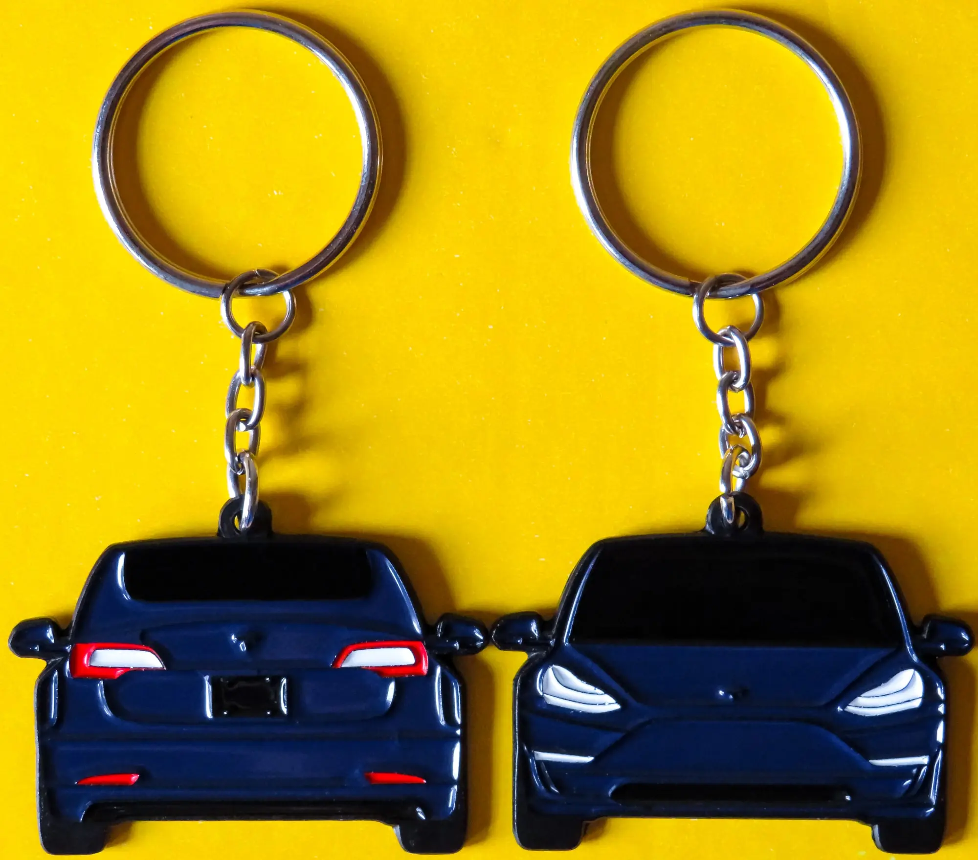 Keychain For Tesla Model 3 2-SIDED Key Ring Unique & Cool Gift For Car Guys, Enthusiasts Dad, Boyfriend, Girlfriend, EV Electric Vehicle, Him, & Her