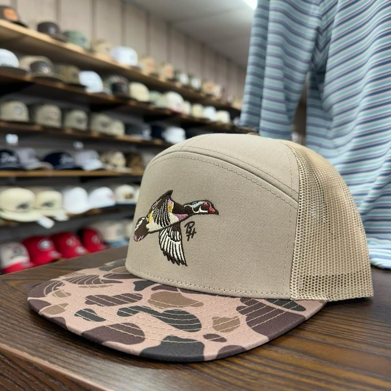 Flying Woodie 7-Panel Hat Duck Camo Trucker Adjustable Fit Drawstring Closure Logo Brand Design Snapback Trucker Hat for Outdoor Activities