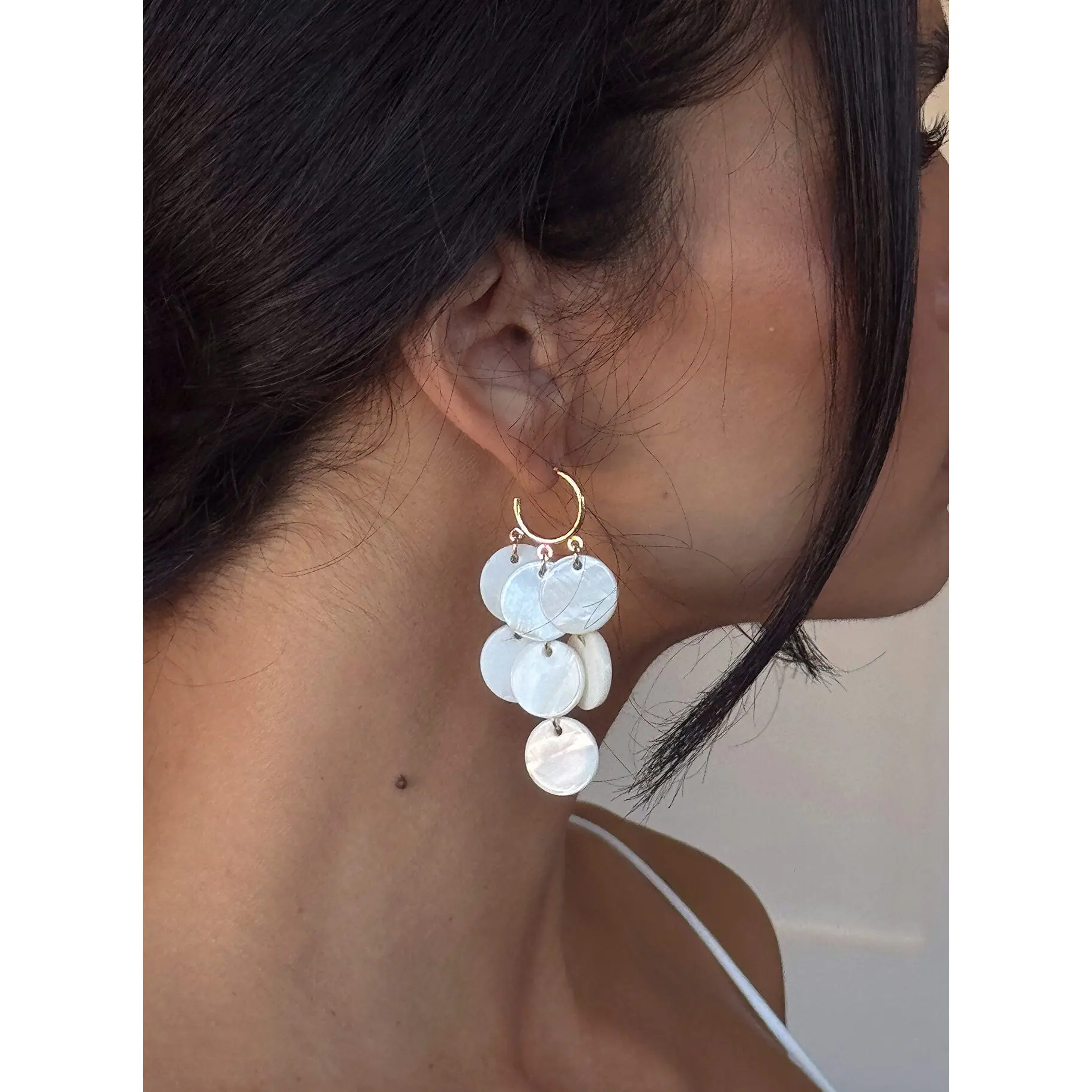 Elizabette Shell Earrings White
