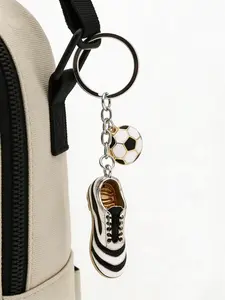 A creative alloy metal football shoe keychain pendant for car luggage decorations as a gift for friends or brothers. Suitable for daily wear and sports activities. A gift for those who love sports and football accessories. For children or boyfriends.