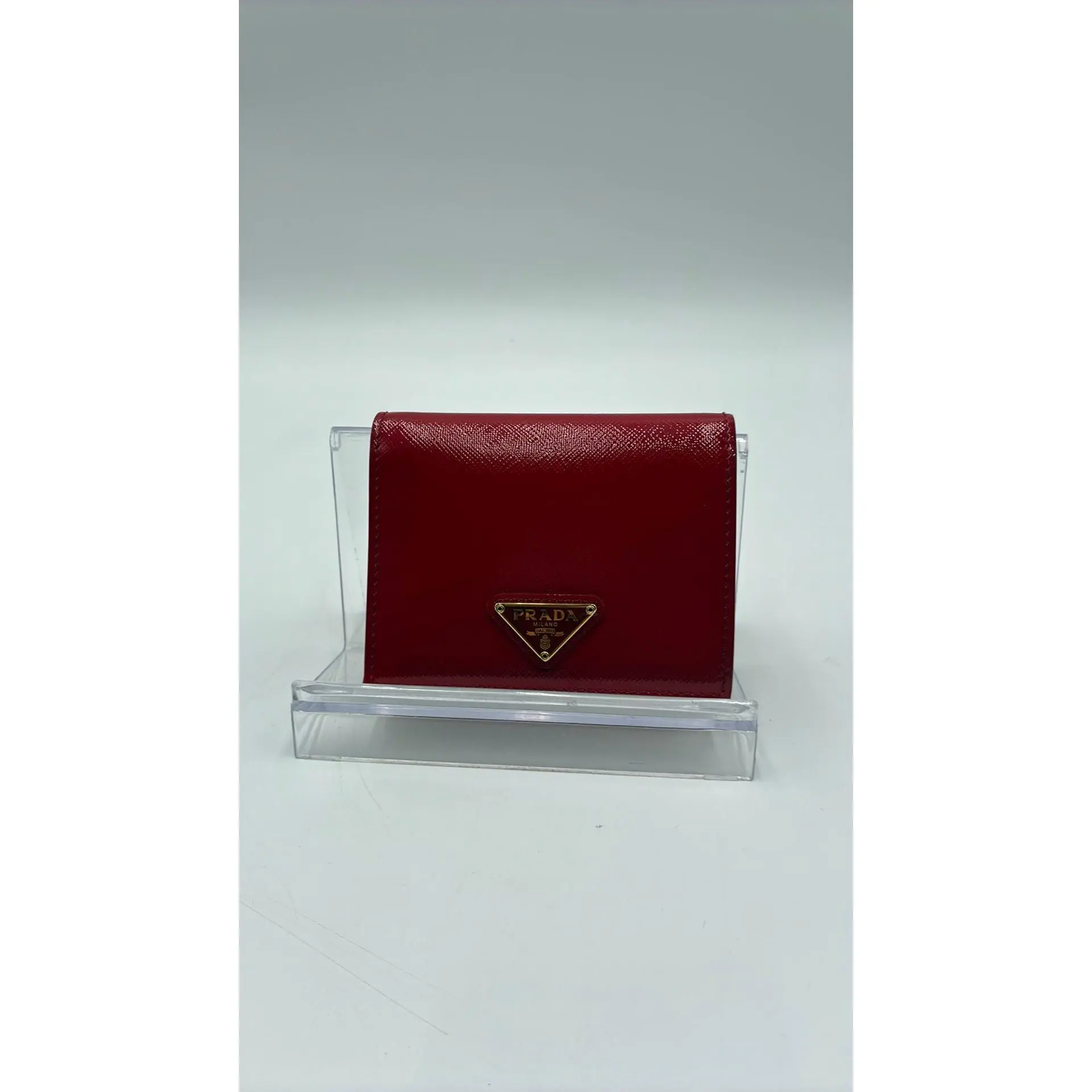 Pre-owned PRADA Leather Luxury Bags & Accessories Triangle Patent Saffiano Wallet, Red Date Code: 62BL. Entrupy ID: BYV8XK7.