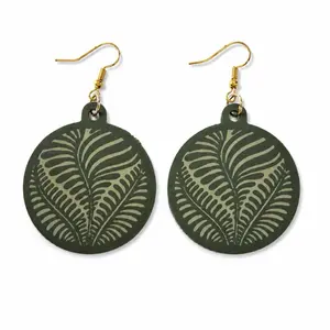 Fern Veil Botanical Dangle Earrings – Forest Green Leaf Pattern Earrings – Lightweight Nature Jewelry – Boho Botanical Statement Earrings