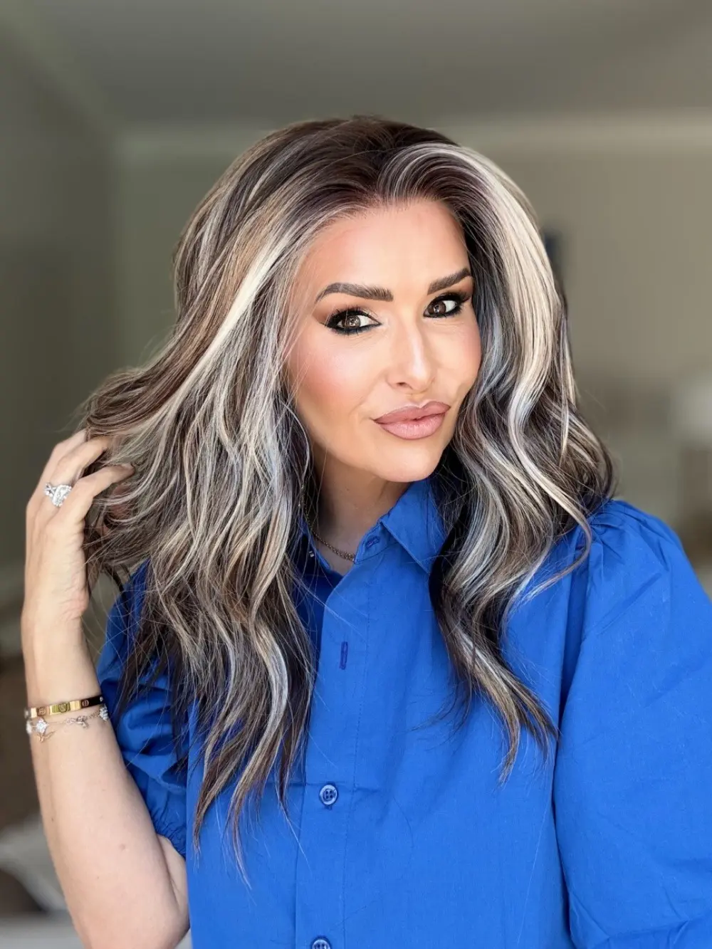 AISOM Sierra Iced Mocha Beach Wave 13x4 Free Part Synthetic Lace Wig with Scandinavian Hairline 18 inches Low Density 120% Heat Friendly Synthetic Hair Women's Wig