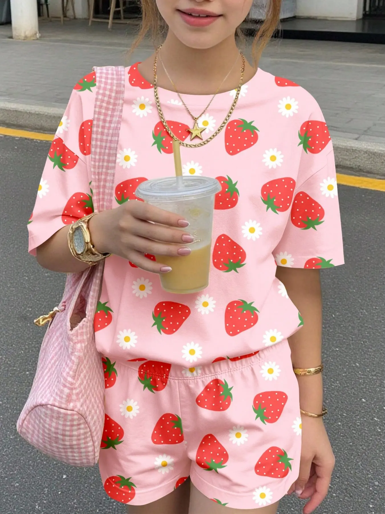 Strawberry Pattern Print Set for Girls, Casual Cute Sets Clothing Set 2-Piece Summer Clothes Set, Comfortable Shorts and T-Shirt, Ideal for Spring Summer, Ages 4-12