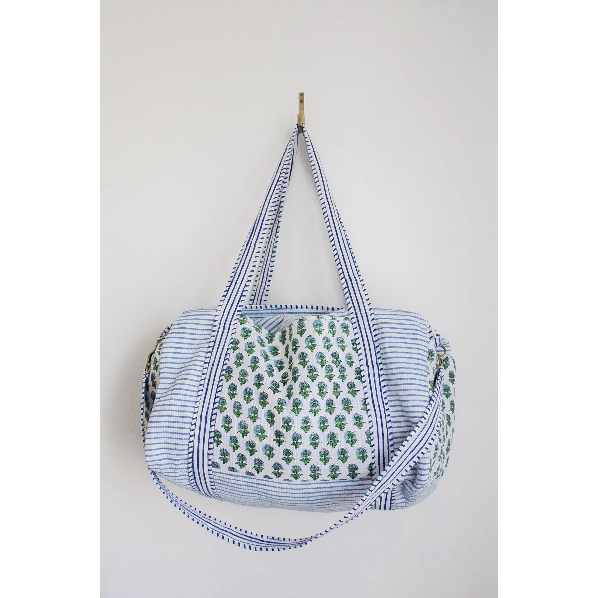 Maggie Duffle Bag - Classic Design, Versatile Use, Ideal for Everyday Outings, Lightweight & Durable Material