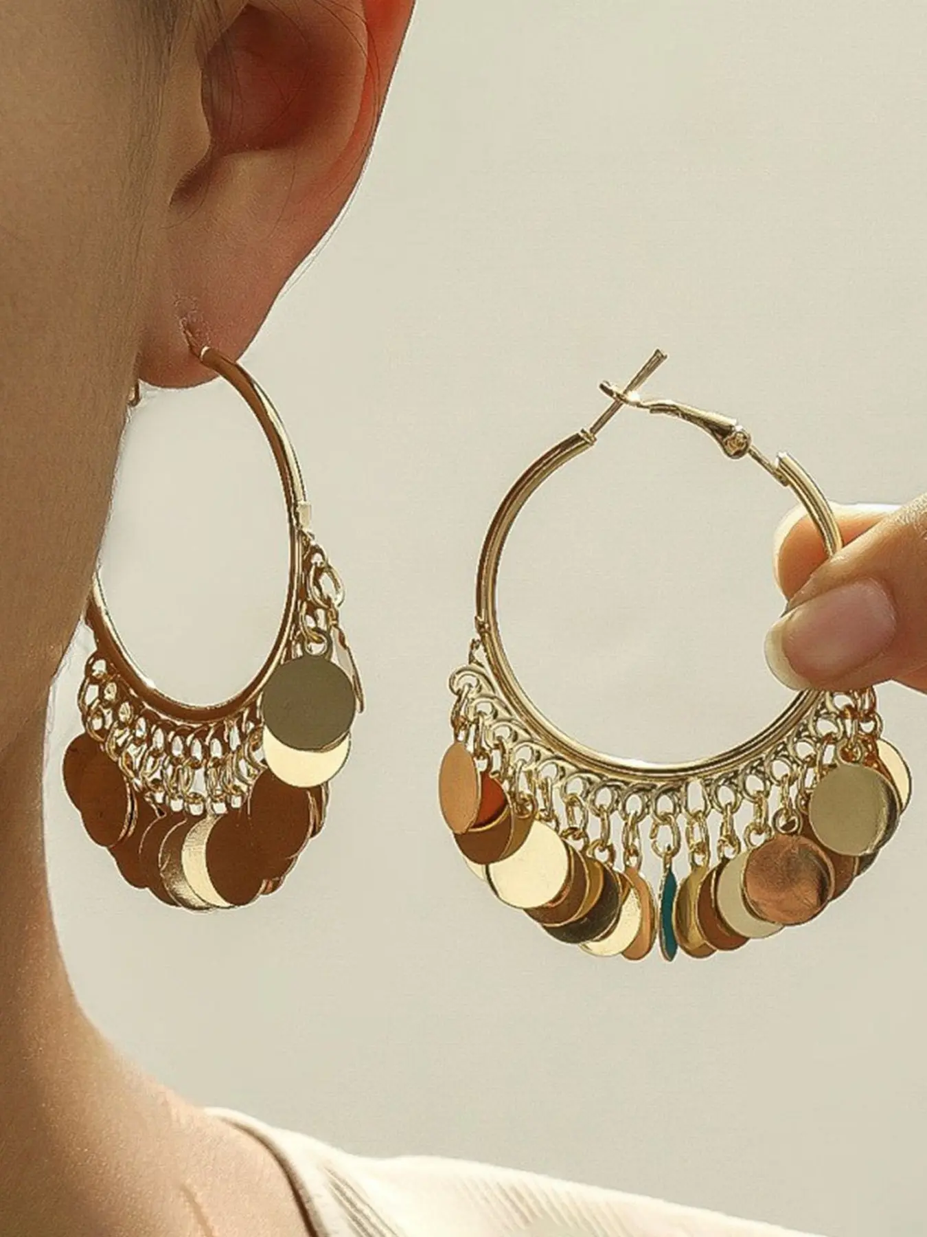 Fashionable Metal Style Round Sequin Fringe Earrings, Trendy Jewelry for Women, Stylish Accessory for Parties and Events, Statement Earrings
