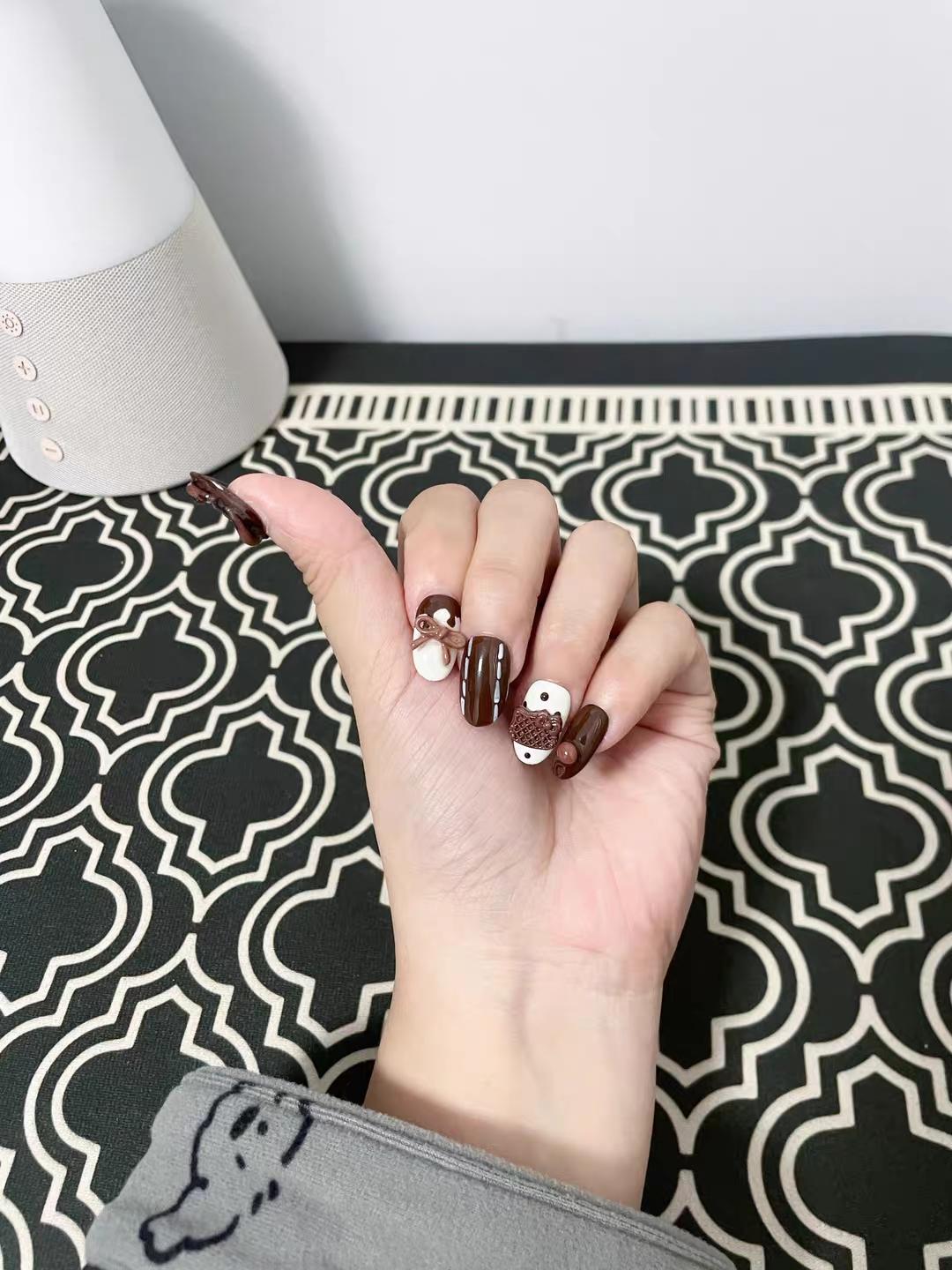 【Lucy UU】Cute Chocolate Brown 3D Cat Press On Nails Medium Square Shape Handmade Reusable Sweet Fake Nail With Bow Bag Accents For Women