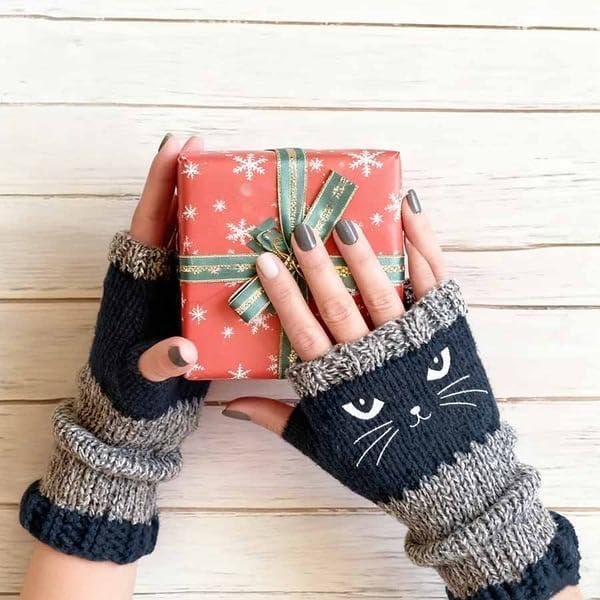 [Buy One Get One Free] These ladies' knitted fingerless gloves with cute cat embroidery patterns are comfortable and fashionable gloves suitable for casual spring wear and festive occasions.