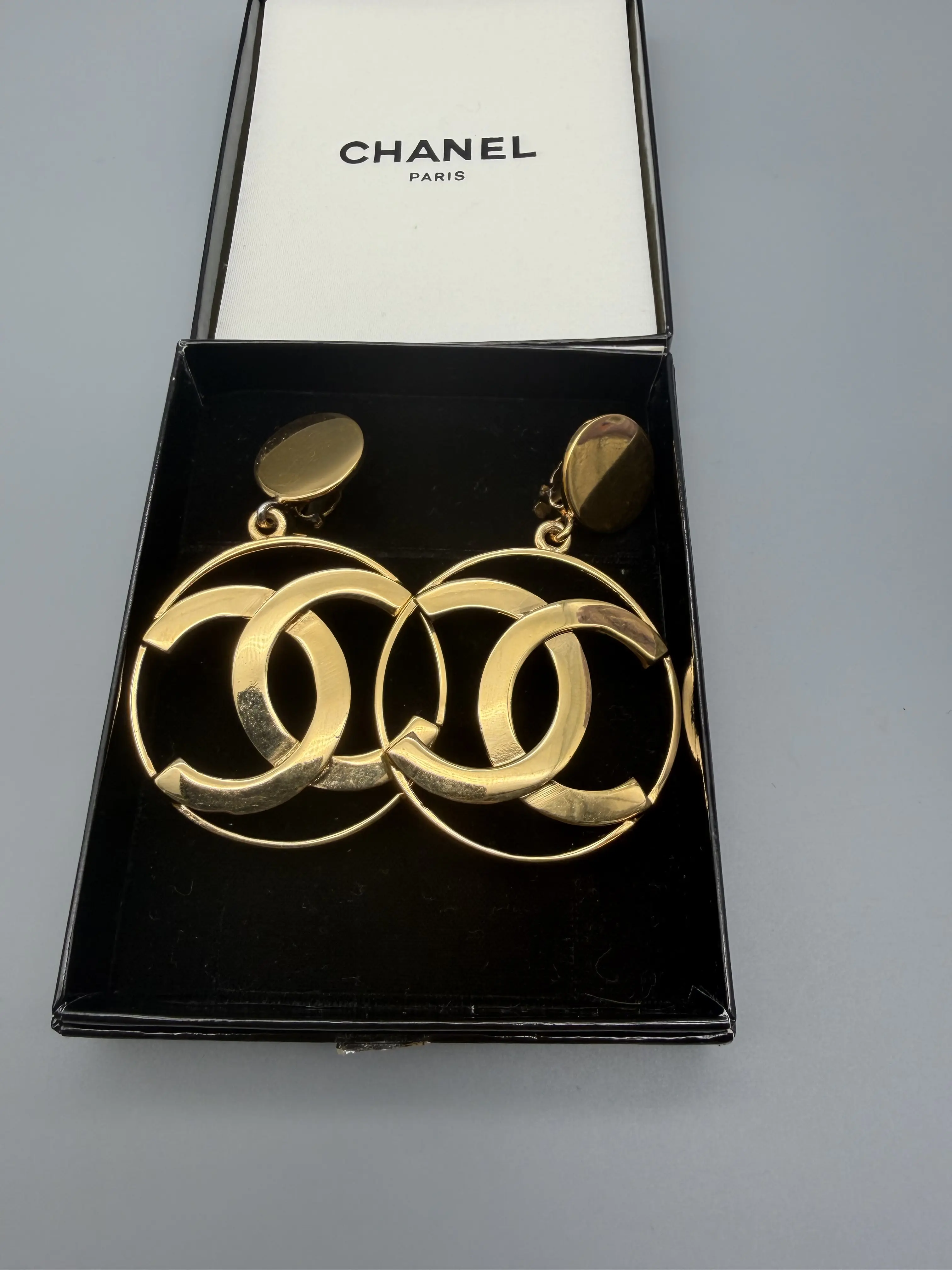 Pre-owned Chanel 1980s CC Logo Gold Tone Vintage Jewelry Circle Hoop Drop Clip On Statement Earrings