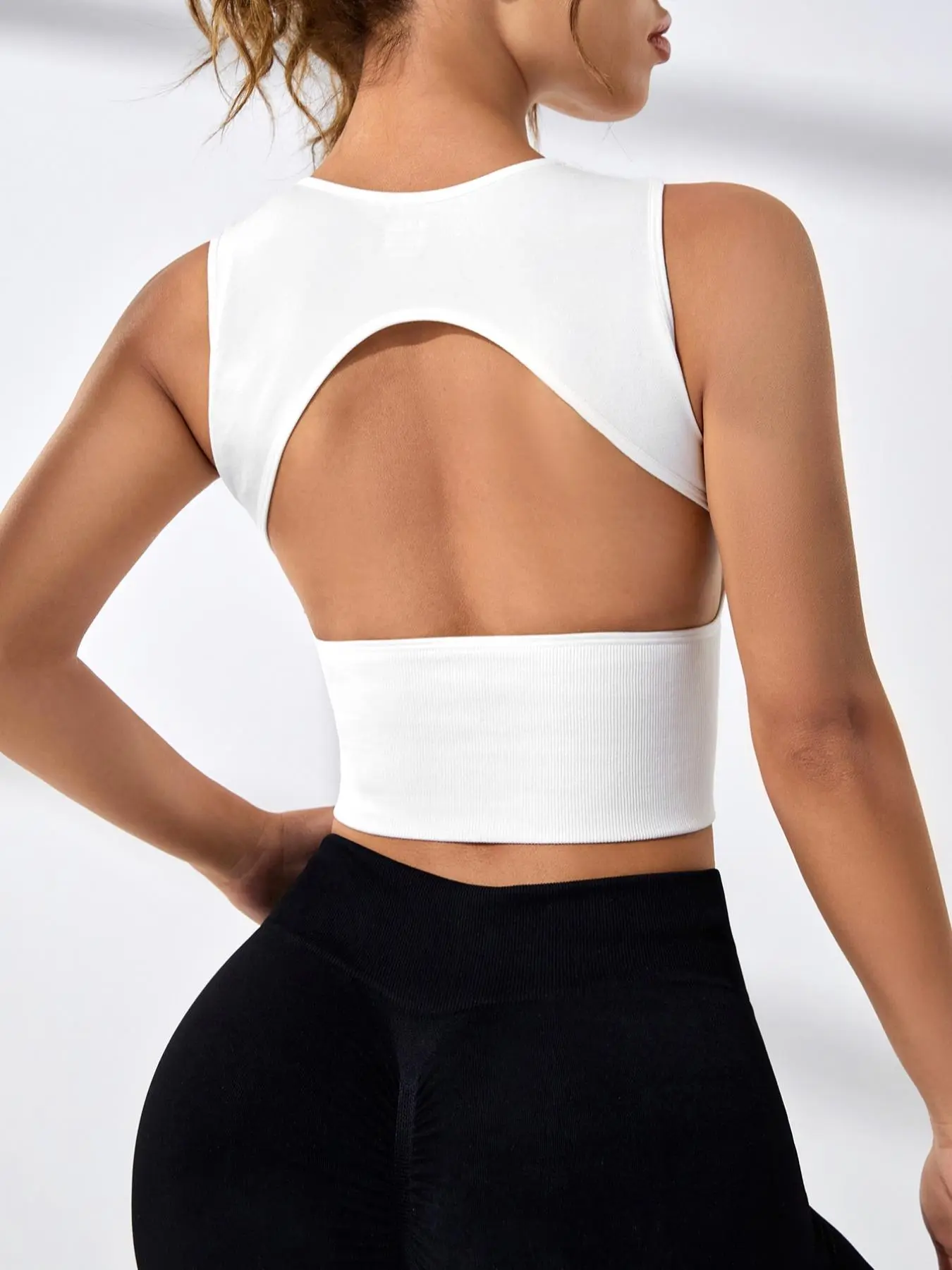 Women's Cut-Out Round Neck Crop Sports Vest, Sporty Plain Cropped Tank Top for Gym, Tennis and Pickleball, Women's Sport & Outdoor Clothing, Gym Yoga Tops, Sleeveless Sports Top, Fitness Sport Top, Activewear Vest, Fitness Apparel, Activewear Clothes
