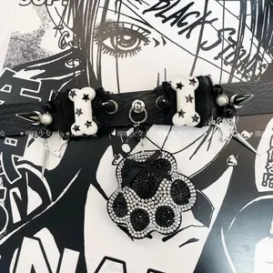 Dark cat paw subculture necklace for teenage girls, bone spice punk necklace with rivets