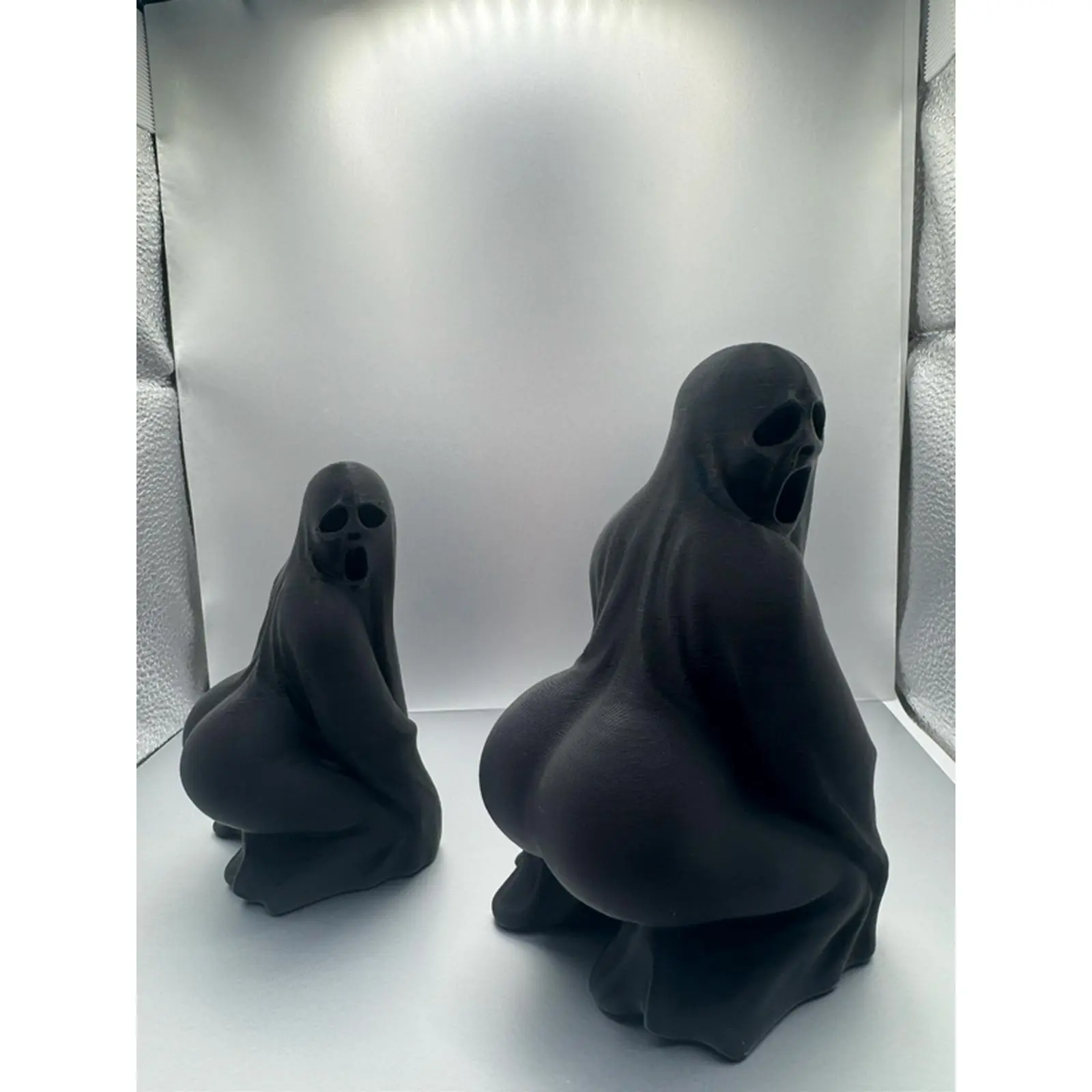 Ghostface Thic Table Decorations Statue - Unique Halloween Decor for Your Home