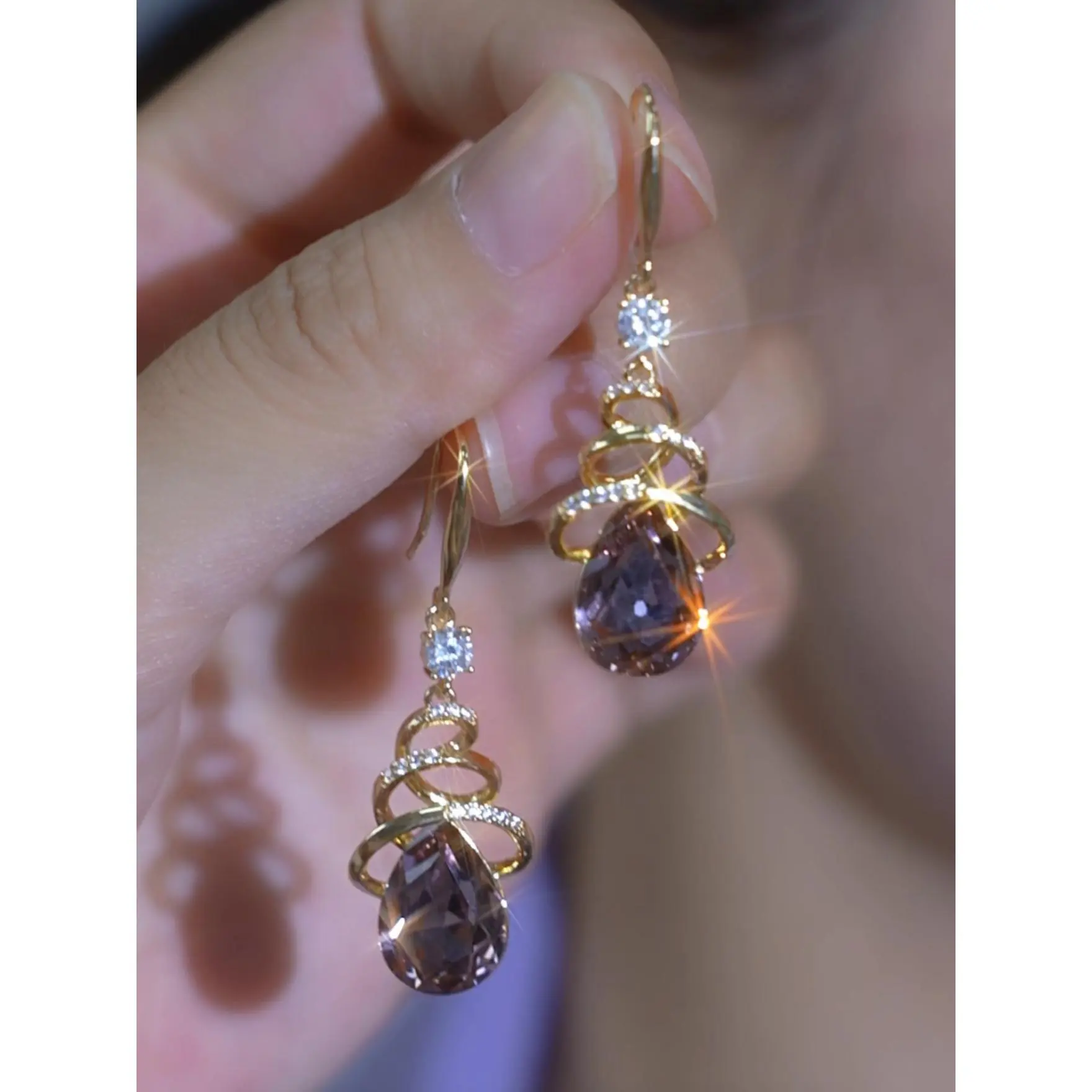 LisiZen Premium Purple Crystal Earrings, Light Luxury, Elegant and Versatile Earrings DZEH5765