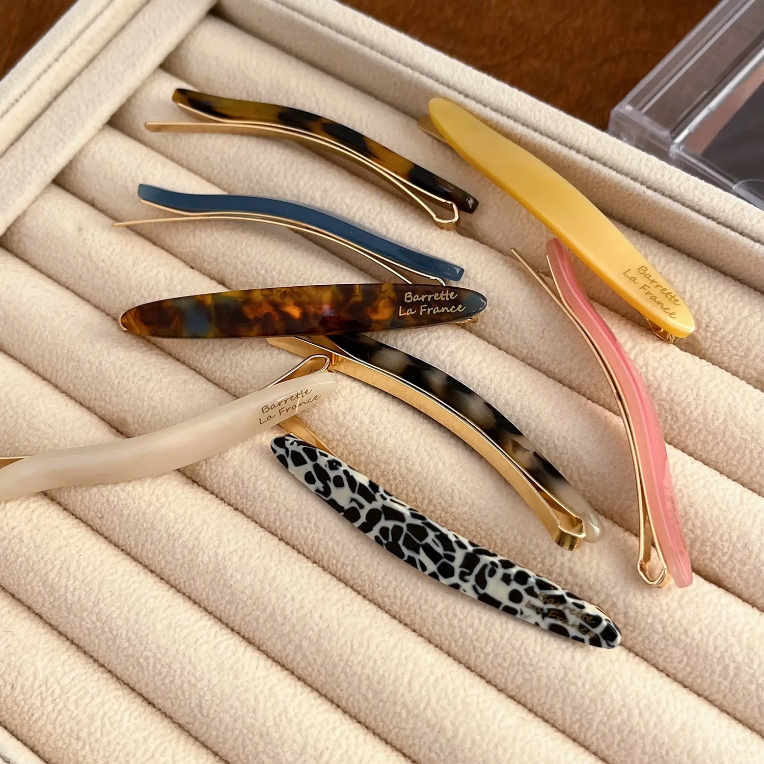 Minimalist French-style acetate barrette (side clip/bang clip)