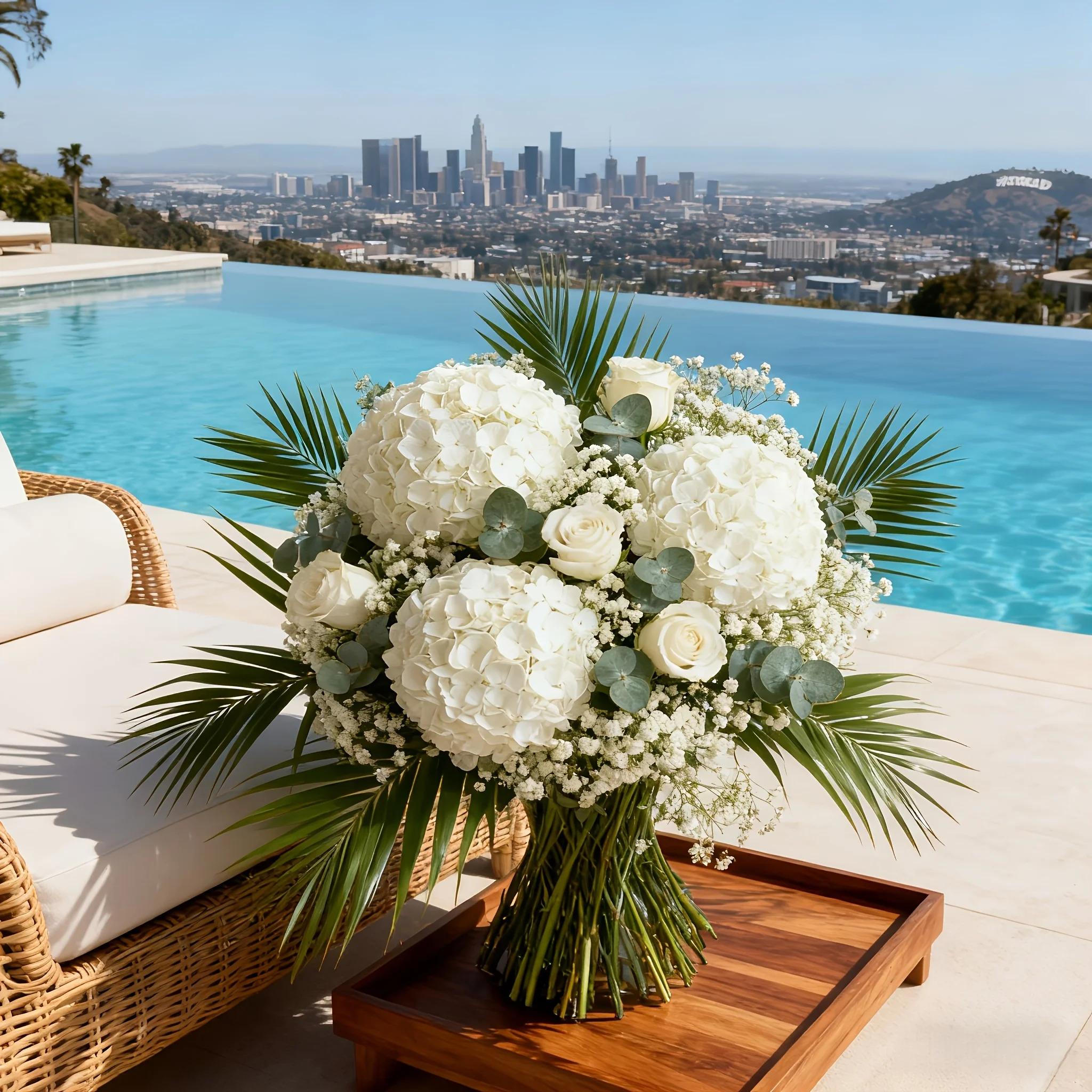Elegant White Artificial Flower Bouquet Hydrangea Rose Baby's Breath Eucalyptus Artificial Flower Arrangement