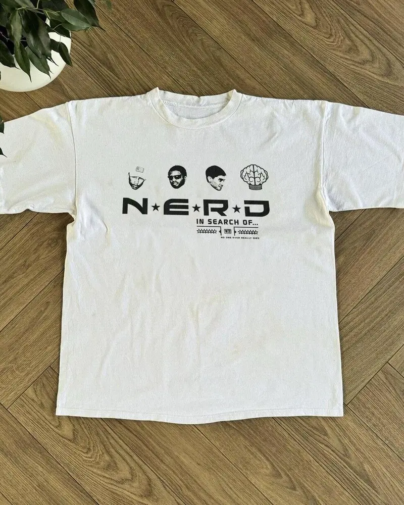 [Sale Up To 30%] VINTAGE N.E.R.D 2002 IN SEARCH OF MERCH HEAVYWEIGHT WHITE T-SHIRT