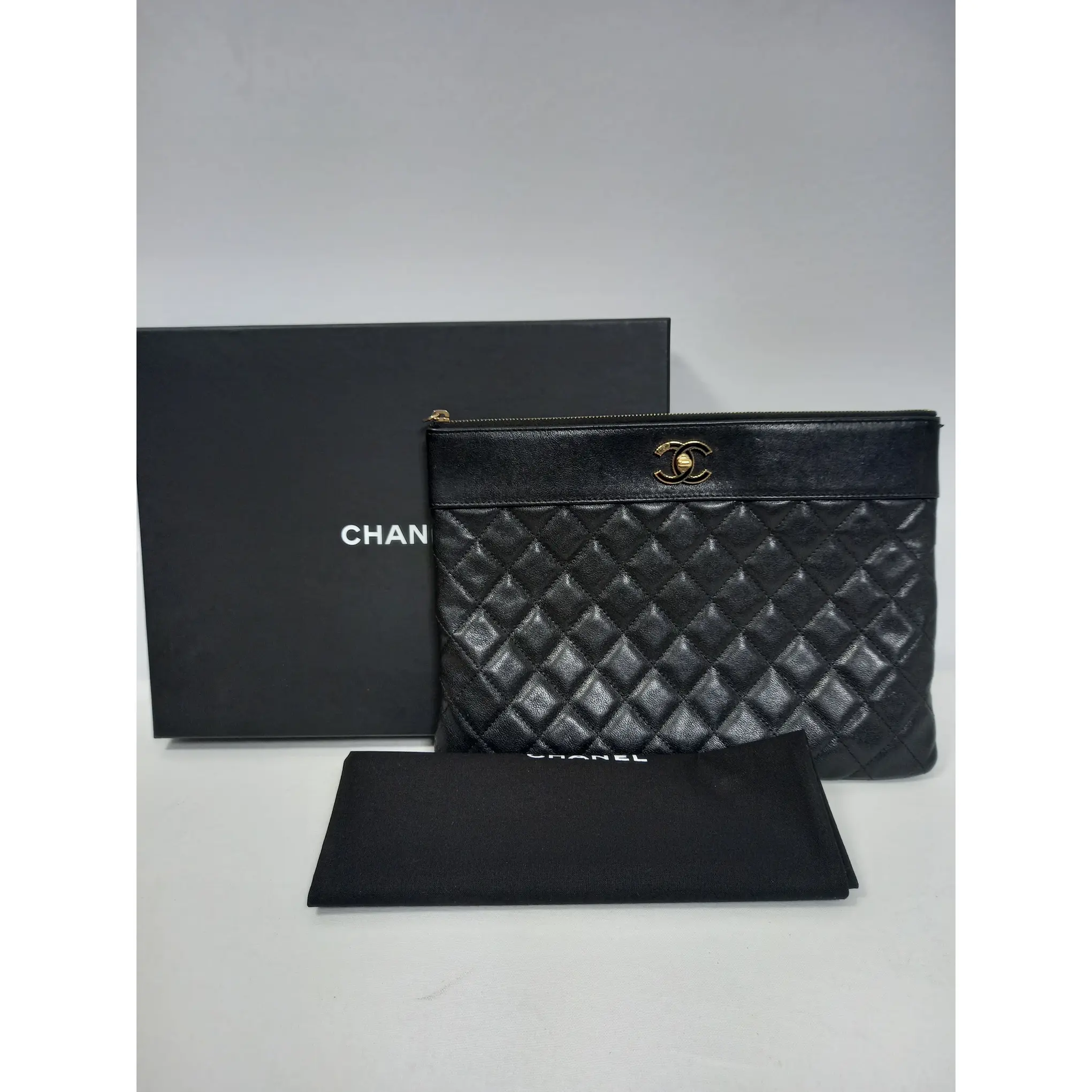 Pre-owned Leather Clutches & Wristlets M0804P41 Chanel Mademoiselle O Case Clutch Bag (JP)