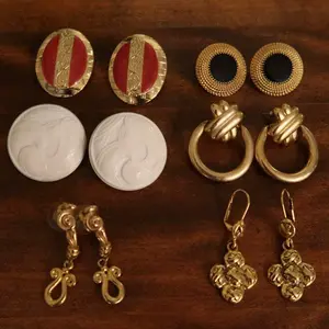 Vintage 1 of 1 earrings