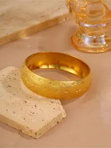 1 light luxury classic large star bracelet, 304 stainless steel women's fashionable bracelet, suitable for daily parties, perfect gift for all seasons