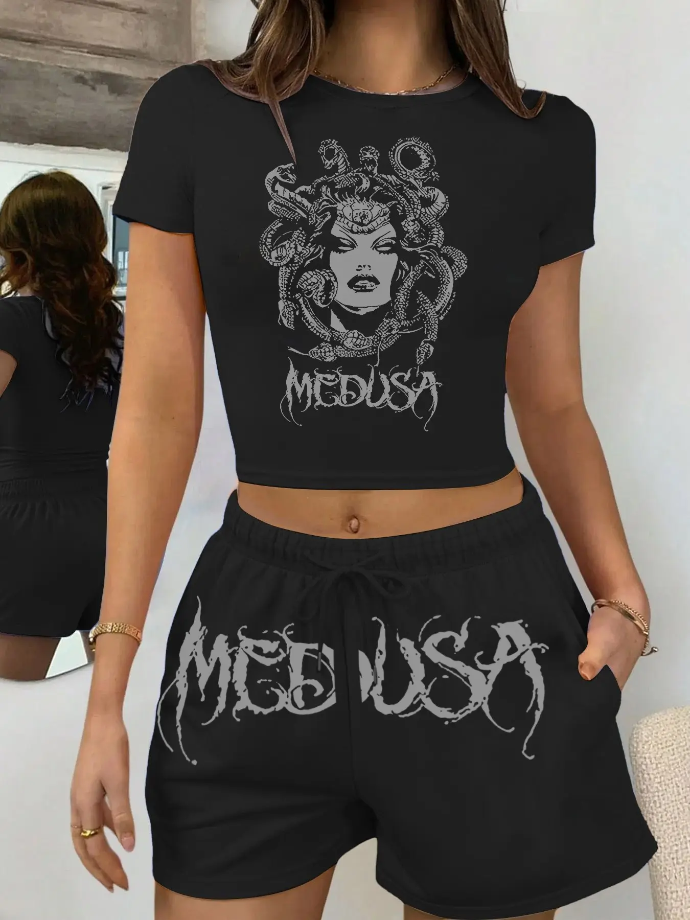 Women's Casual Everyday 2-Piece Set Outfit, Snake Woman Medusa Print Crop Top and Loose Fit Shorts, Comfortable Slim-Fitting Fashion for All Seasons, Womenswear