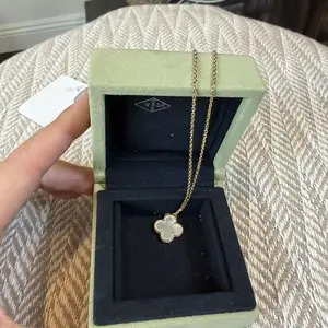 Pre-owned Van Cleef Metal Bag Accessories & Arpels Sweet Alhambra Pendant