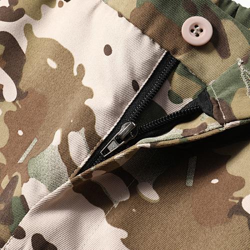 Men’s cargo shorts — new for summer. Camouflage tactical shorts with multiple pockets and a loose fit; knee-length streetwear casual design featuring distinctive cargo pocket details, buttons, and buckles—perfect for summer leisure and street gatherings.