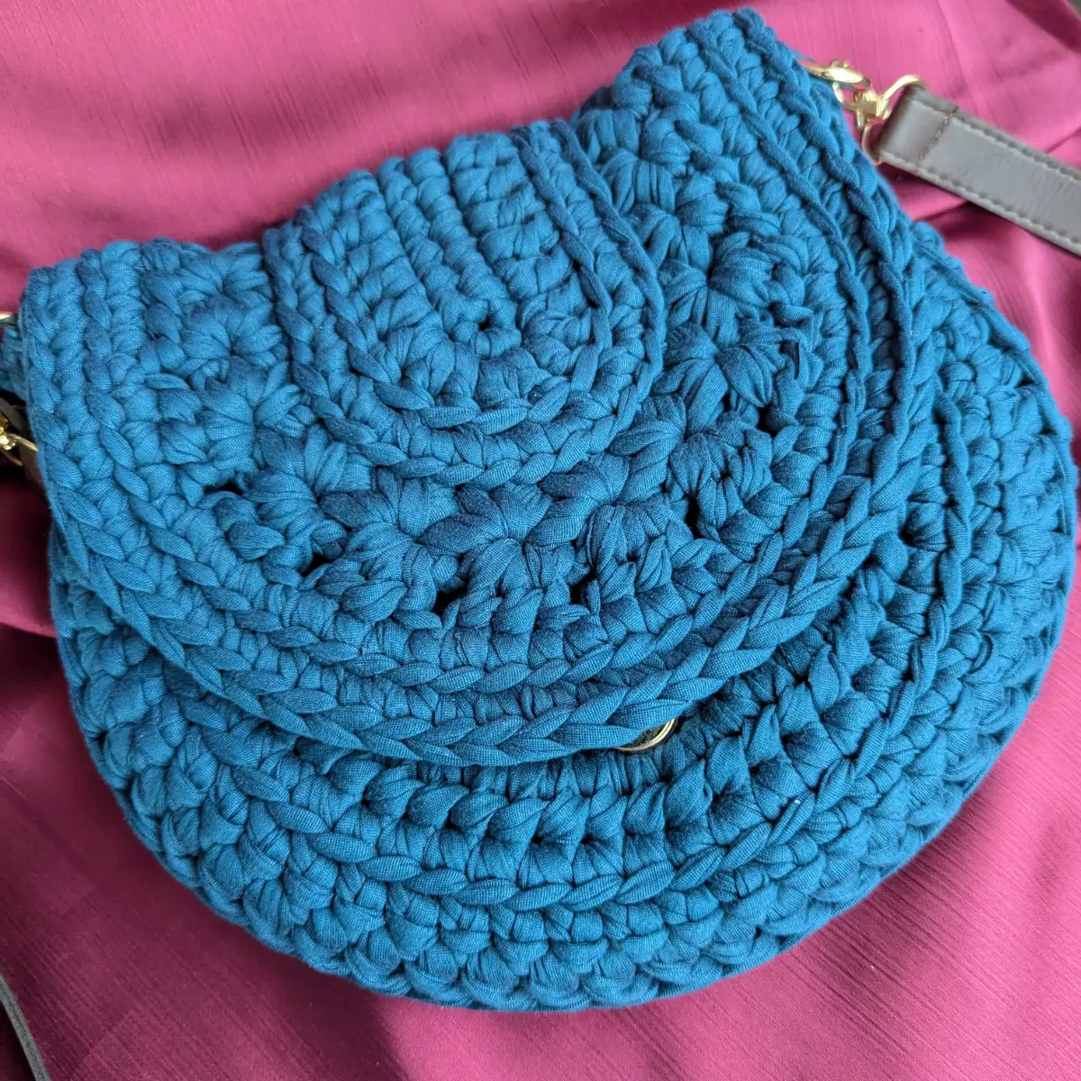Handmade Chunky Crochet Shoulder Bag Recycled T shirt Yarn Crossbody Clutch Bag Hand Woven Boho Small Crochet Customizable Bag Gift For Her