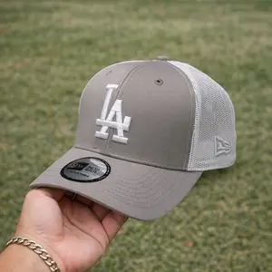 New Era 9FORTY MLB LA Dodgers Grey White Trucker Hat | Adjustable Snapback Baseball Cap for Men & Women, Breathable Mesh Back Design, High Crown Structured Fit, Premium Streetwear Style, Embroidered Logo Urban Fashion Collector Edition
