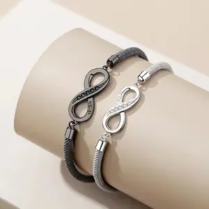 A diamond-encrusted bracelet for my sister. It's an elegant piece of women's jewelry, suitable for parties, everyday wear, and very versatile. It's a beautiful jewelry bracelet and a wonderful birthday gift.