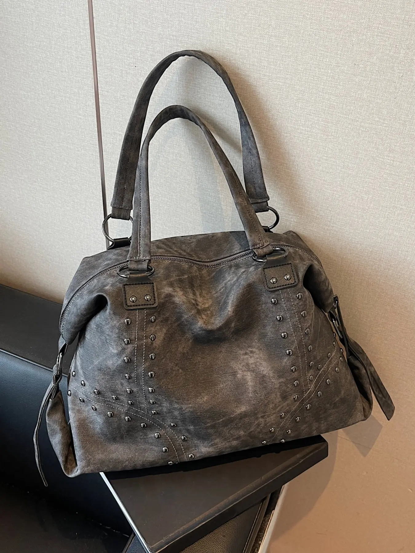 Punk retro light luxury atmosphere handbag, fashionable and personalized casual exquisite large capacity shoulder bag, double handle design, rivet decoration, convenient and easy to carry, suitable for commuting and shopping, Stylish Bag, High Quality Bag