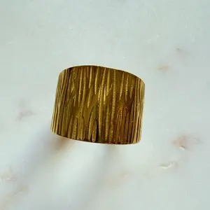 Zebra ring