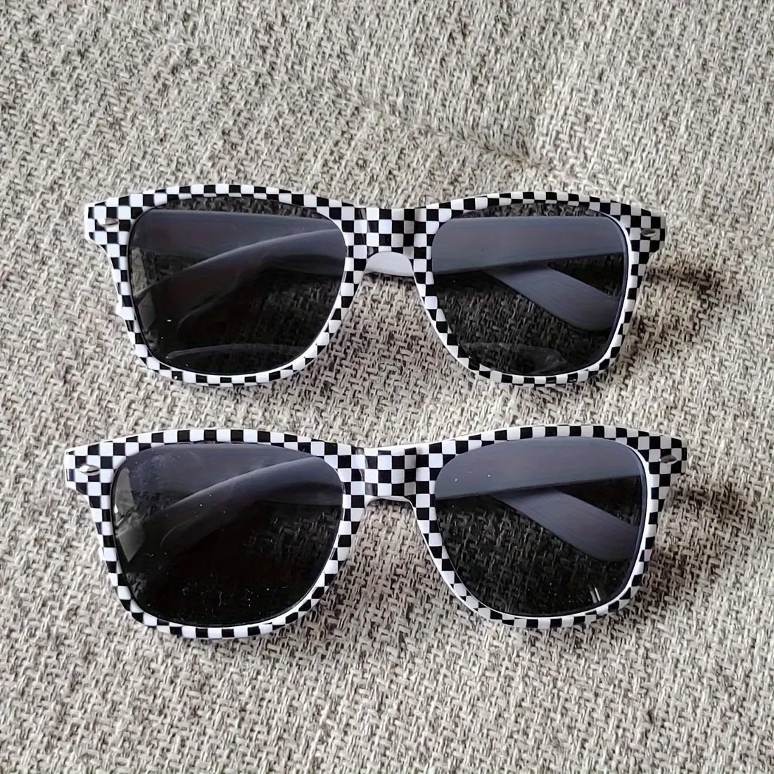 Unisex Retro Classic Full-Rim Rectangle Sunglasses Set - Black and White Checkered, Nylon TR90 Frame, Battery-Not-Applicable Fashion Eyewear Accessory