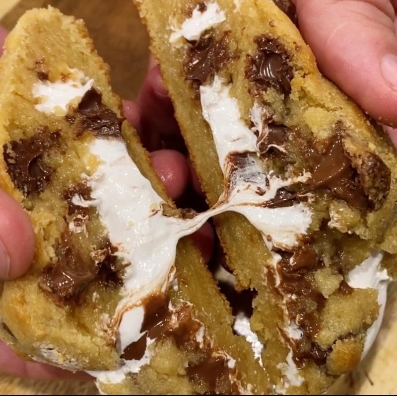 Campfire S'mores Cookie 4-Pack - Giant 6 oz Gooey Chocolate & Marshmallow Delight for Sharing or Indulgence