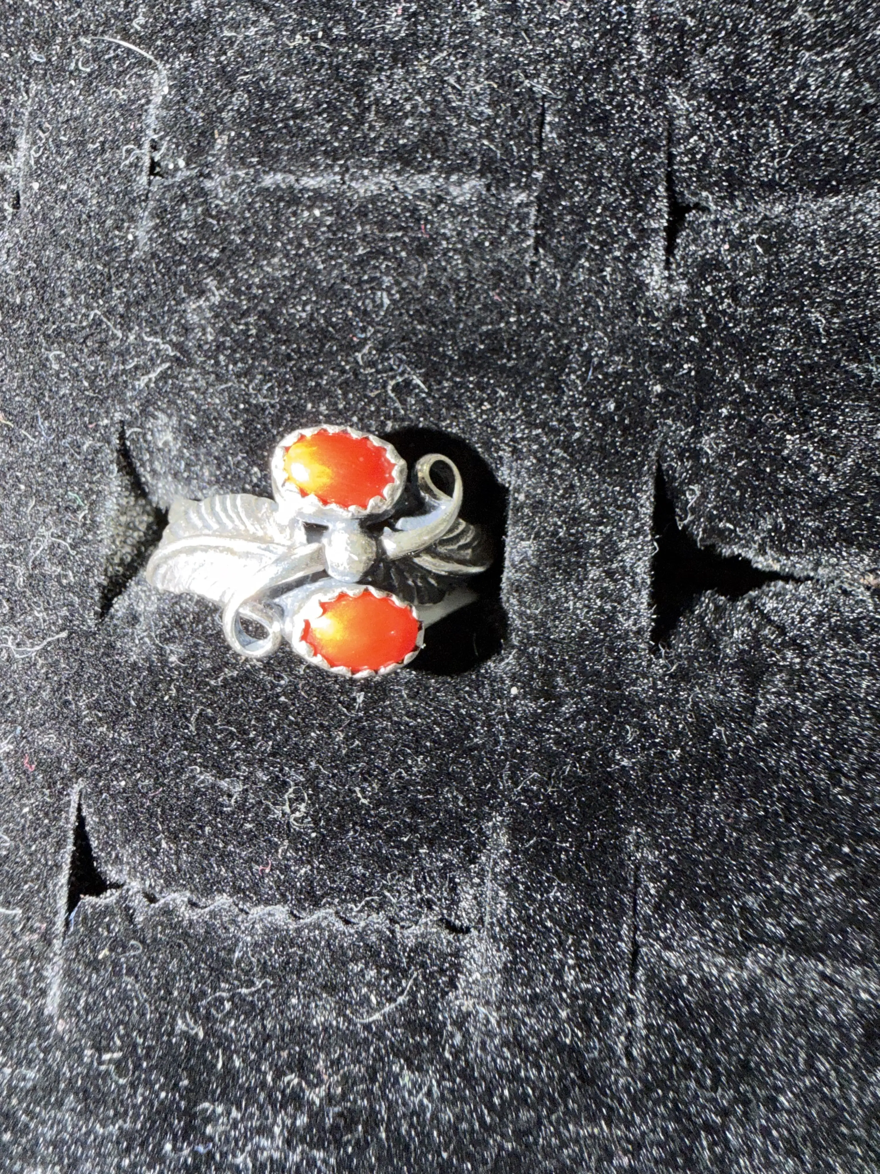 Colored Gemstone Ring, Handmade Craft by Native Artist Harry B. Yazzie with 2 Red Coral-Colored Stones, Elegant Fashion Collectible, Size 7.5, Collectibles, Leaf Motif, Navajo Art, Silver, Colored Gemstone Rings