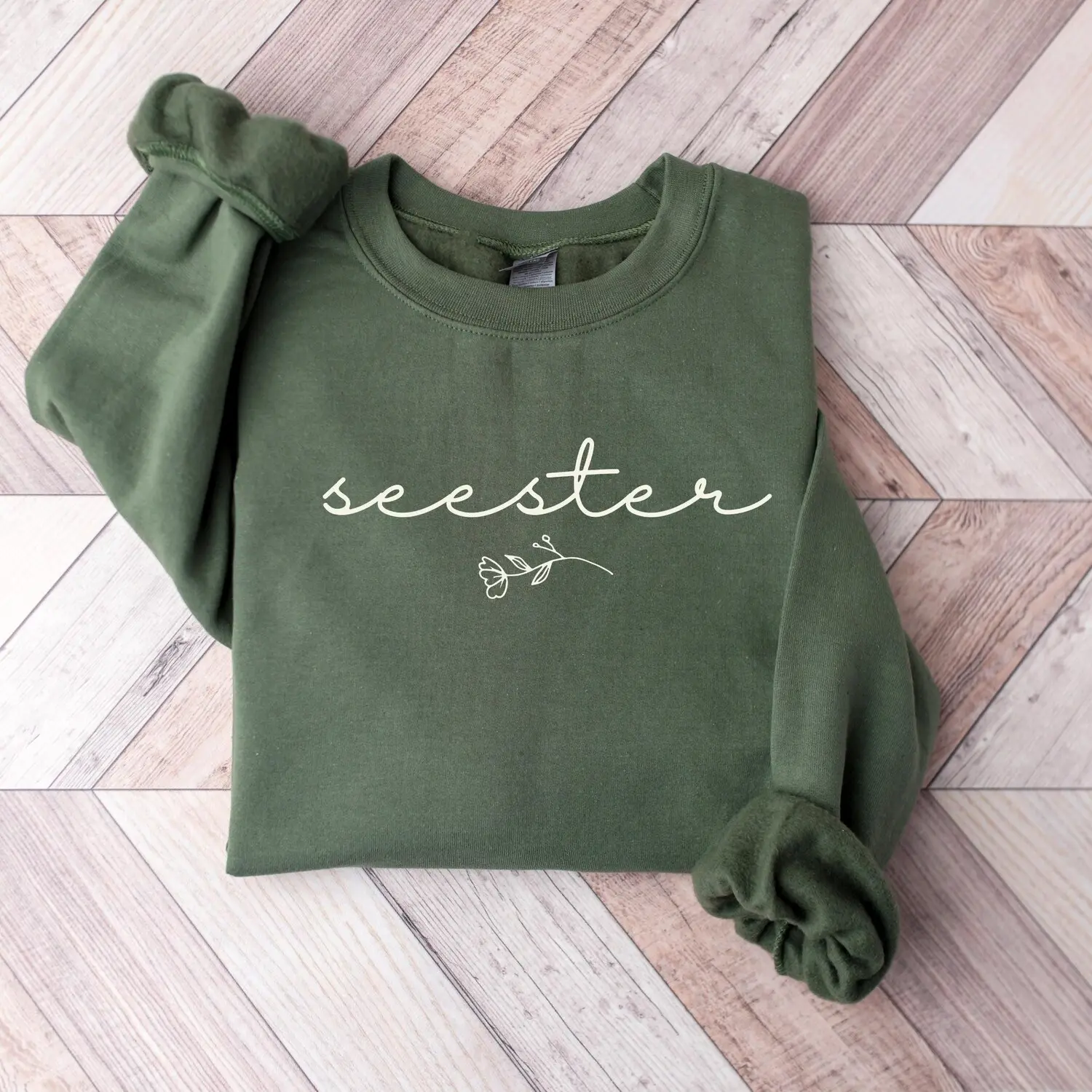 Seester Green Crewneck Sweatshirt, Casual Long Sleeve, Comfortable for Little Sisters, Ideal for Gifts, Big Sister Gift, Step-Sister Gifts