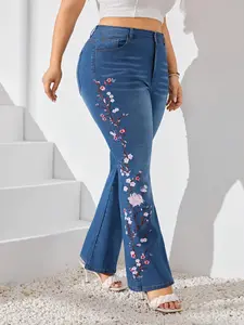 【Plus Size】 Floral Embroidery Flare Leg Denim Jeans, Fashion Casual Bell Bottom Trousers for Daily Outdoor Wear, Women Plus Clothing for All Seasons