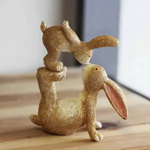 Kissing Rabbit Statue Resin Decoration Figurine Sculpture, Resin Animal Sculptures, Valentine's Day Easter Decor Gift, Cute Playful Kissing Rabbits Ornament for Home & Office