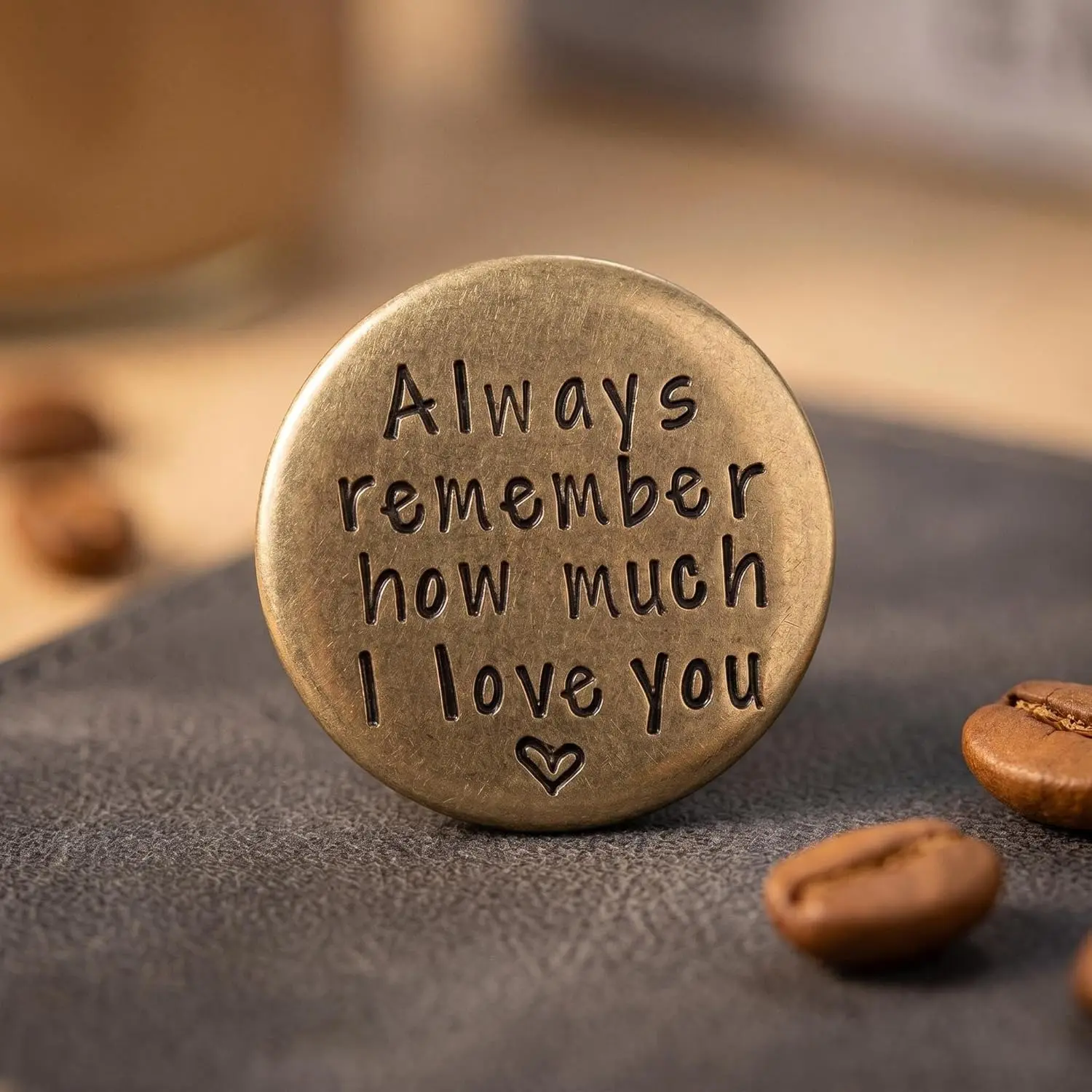 1pc Pocket Hug Token Keychain for Men – Lucky Love Hearts Token Gift with" Always Remember How Much I Love You" Message, Simple & Thoughtful Design for Strength & Support, Elegant Accessory Charm, Leather Cover, Portable Keepsake
