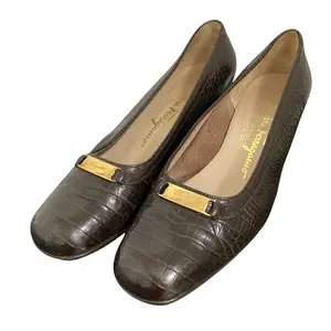 Pre-owned SALVATORE FERRAGAMO Calfskin Small Leather Goods Embossed Leather Pumps