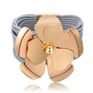 MYTYS Flower Two-tone Bracelet Women's Gift Jewelry Charm Elegant Two-tone Color Stylish Accessory for Special Occasions