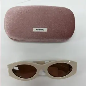 Pre-owned E26031830 Miu Miu Sunglasses White